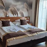 Patonai 3*