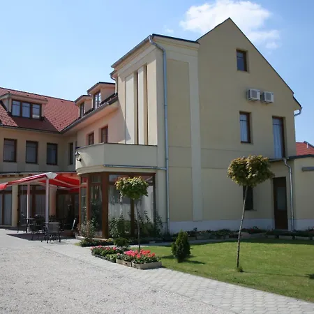 Patonai Hotel
