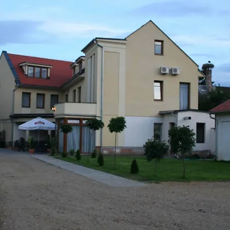 Patonai 3* Fertőd