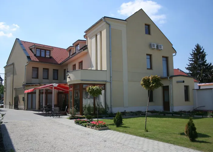 Patonai Hotel